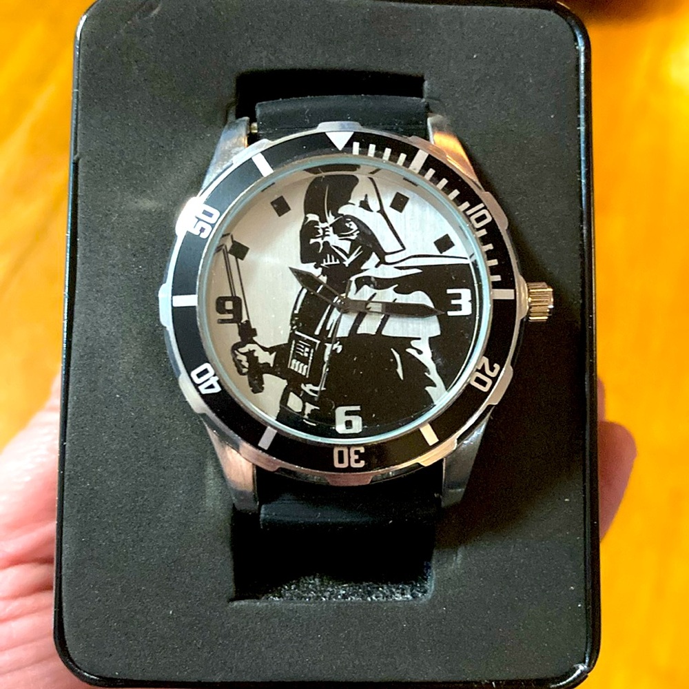 NIB!! Vintage Star Wars Darth Vader Watch Black Silver Black Silicone